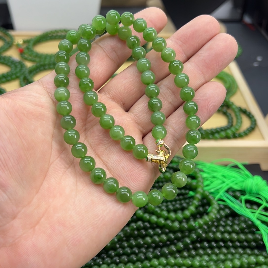 和田玉（碧玉）未镶嵌颈饰卡8 果绿 56颗 无黑