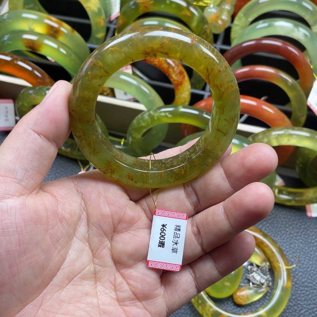 未镶嵌蛇纹石玉手镯有瑕