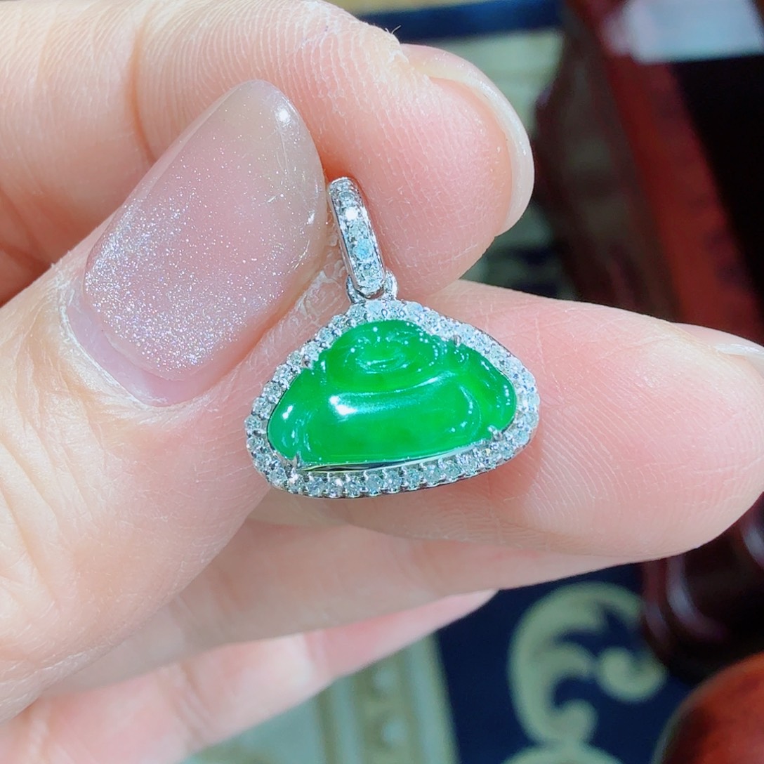 翡翠吊坠(不含链)18K金镶嵌如***?吊坠