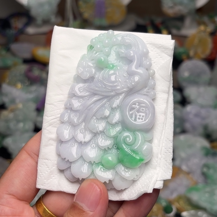 翡翠未镶嵌颈饰吊坠