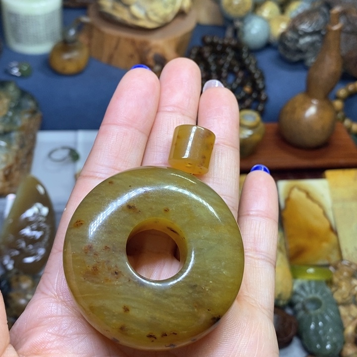 蛇纹石玉花玉吊坠未镶嵌