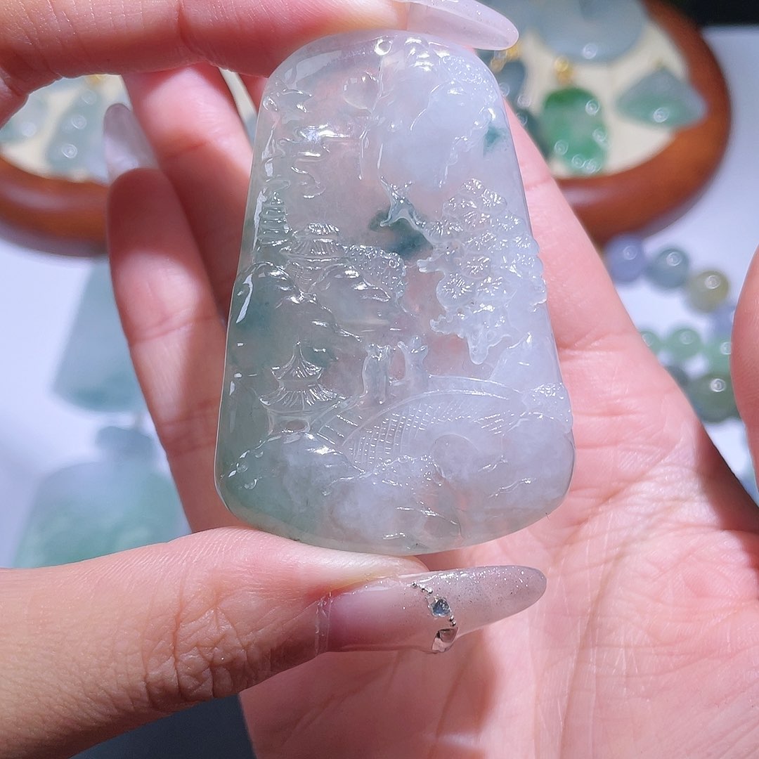 翡翠颈饰未镶嵌漫*山水