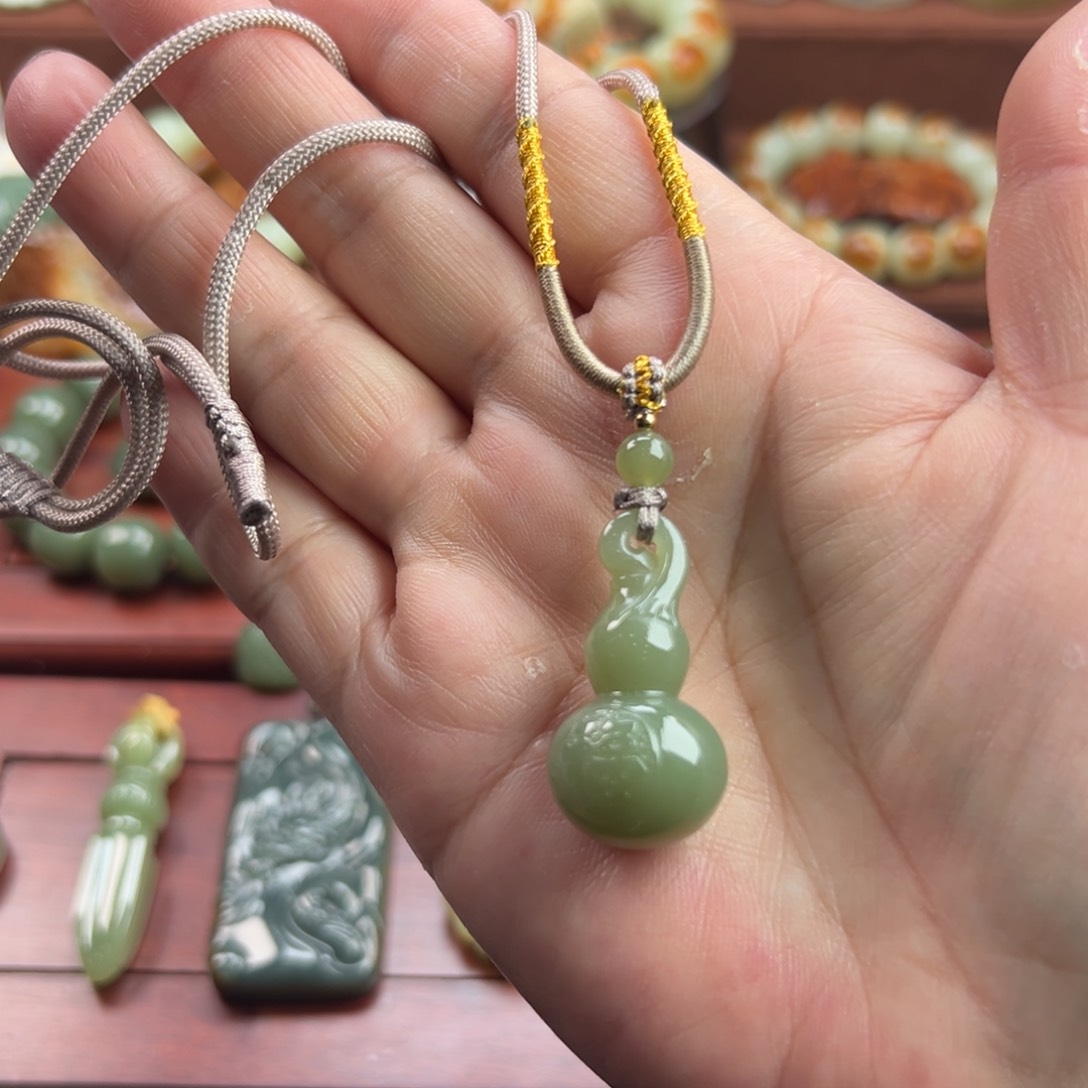 岫岩老玉（透闪石质玉）挂件未镶嵌