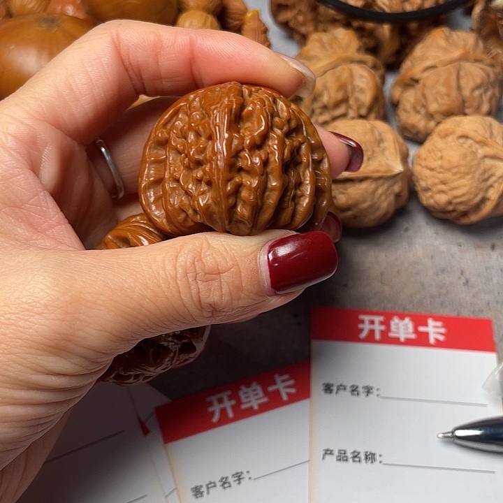 紫***家文玩核桃吊坠白狮子