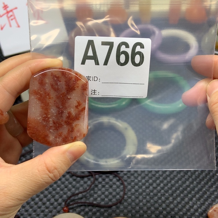 肉***子石英质玉未镶嵌手镯
