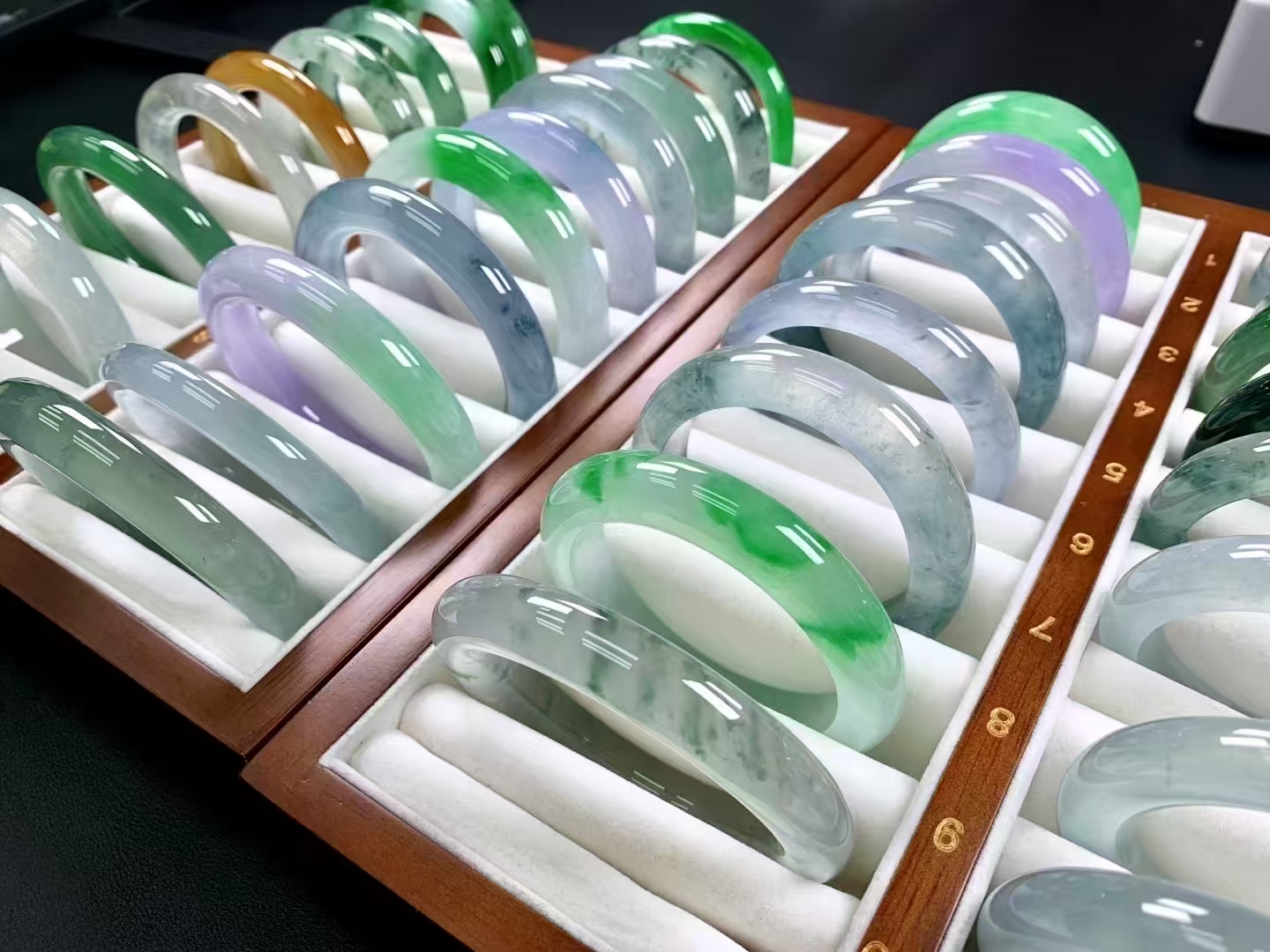 看价拍付！缅料手镯。高瓷时尚装饰手串