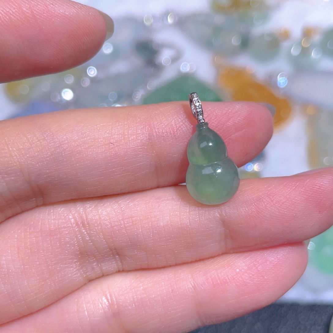 颈饰18K金镶嵌翡翠翡翠