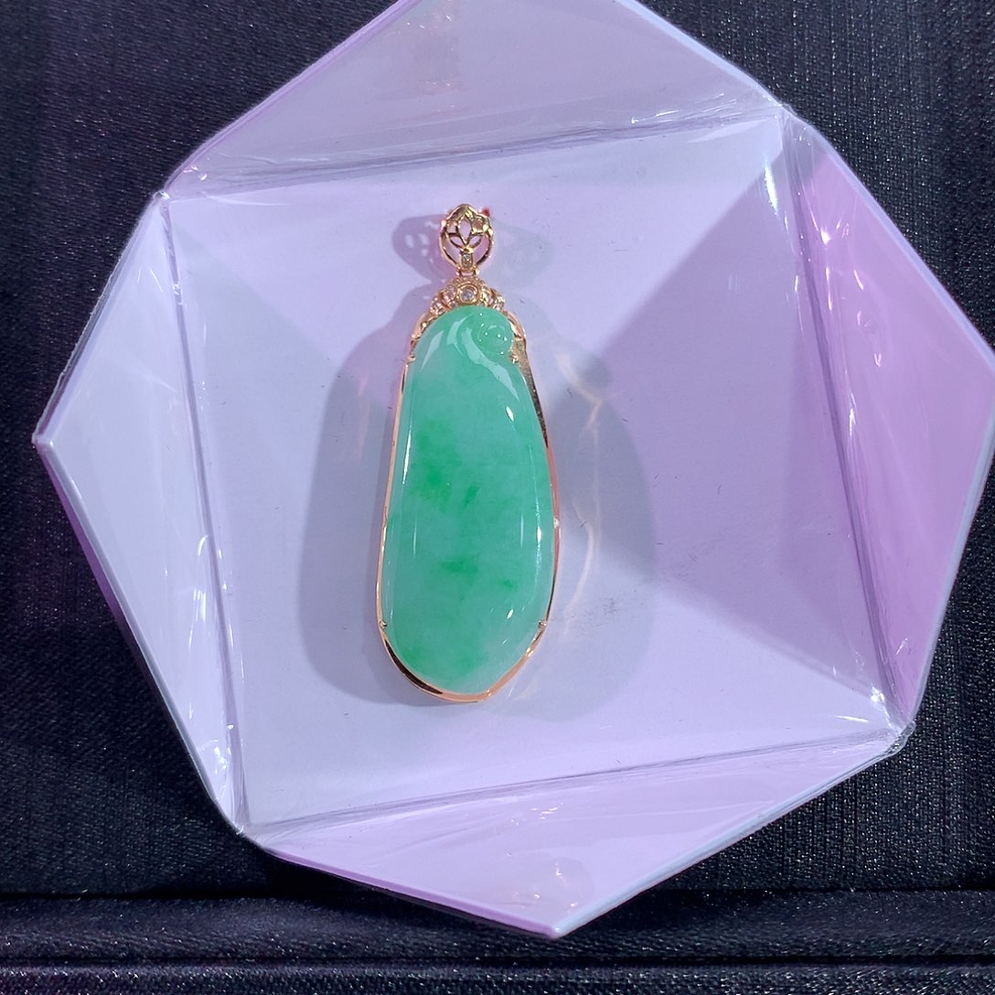 翡翠吊坠(赠链)18K金镶嵌