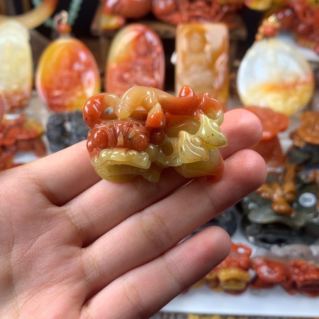 石英质玉（黄龙玉）挂件未镶嵌