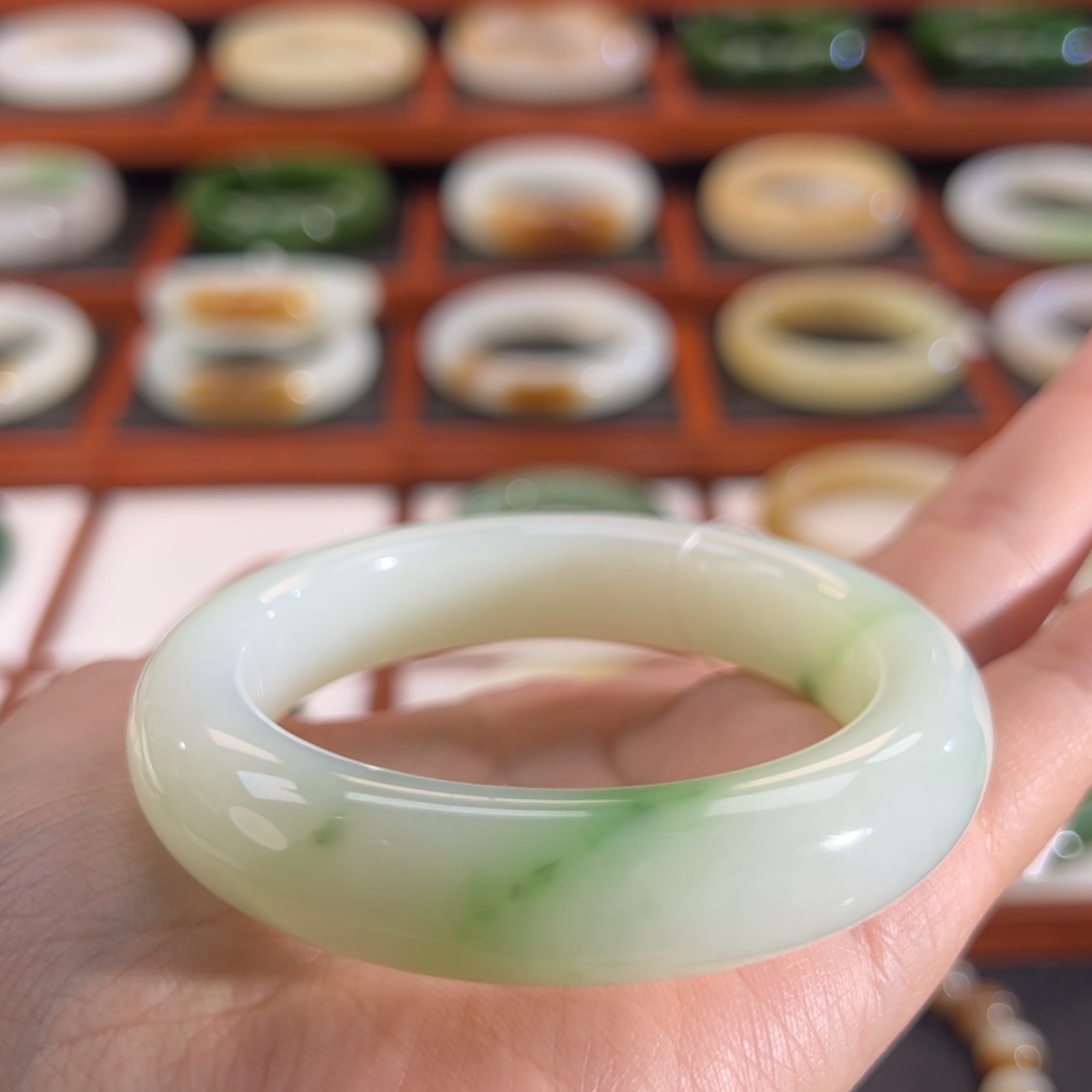 和田玉（翠青玉）未镶嵌手镯柳叶翠