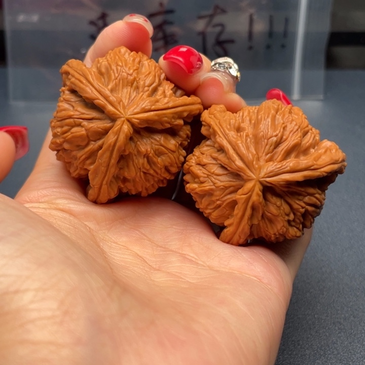 逆***扬吊坠文玩核桃白狮子