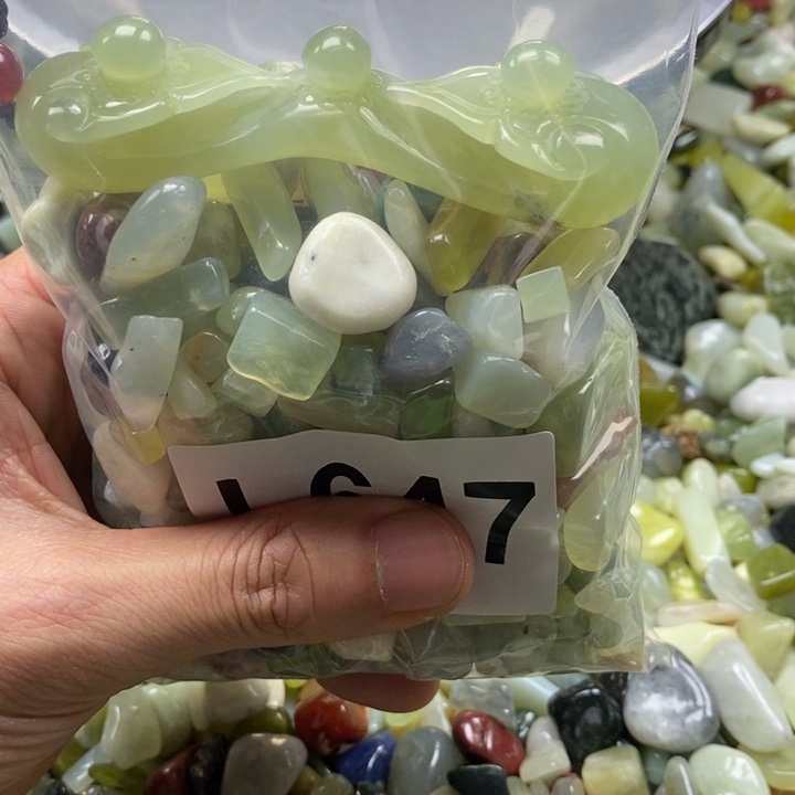 蛇纹石玉鱼缸石未镶嵌