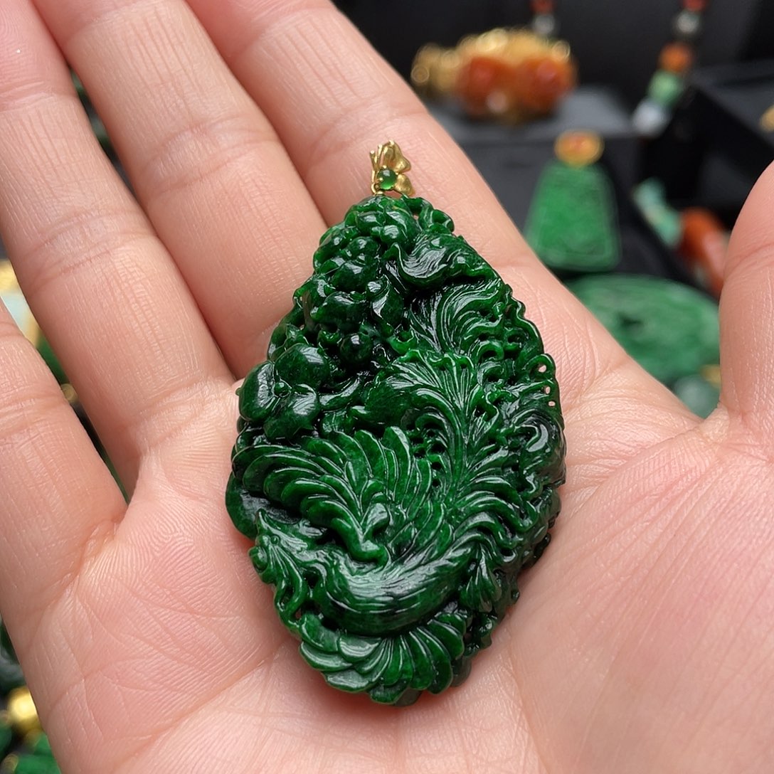 翡翠18K金镶嵌颈饰