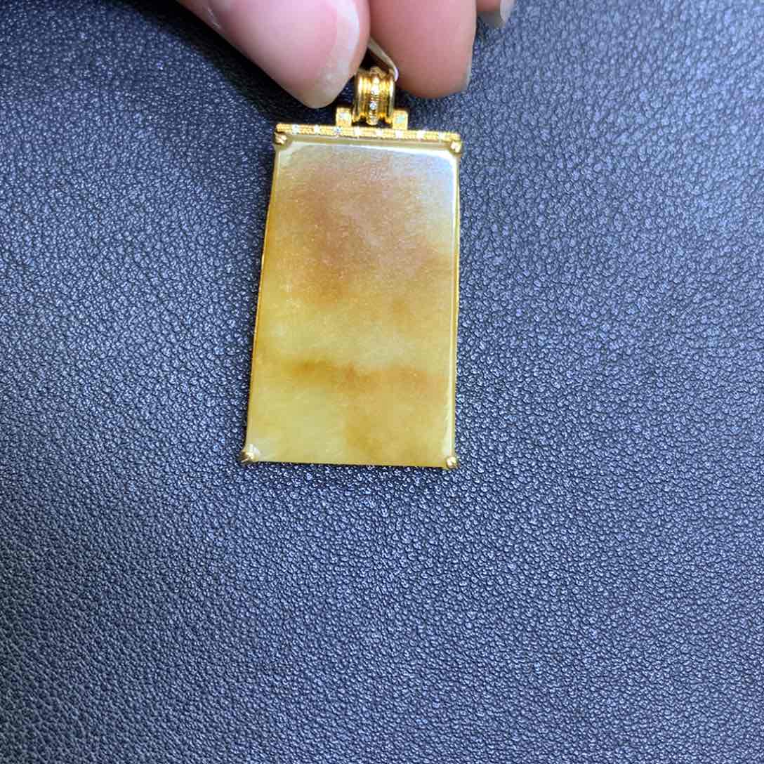 翡翠颈饰18K金镶嵌翡翠