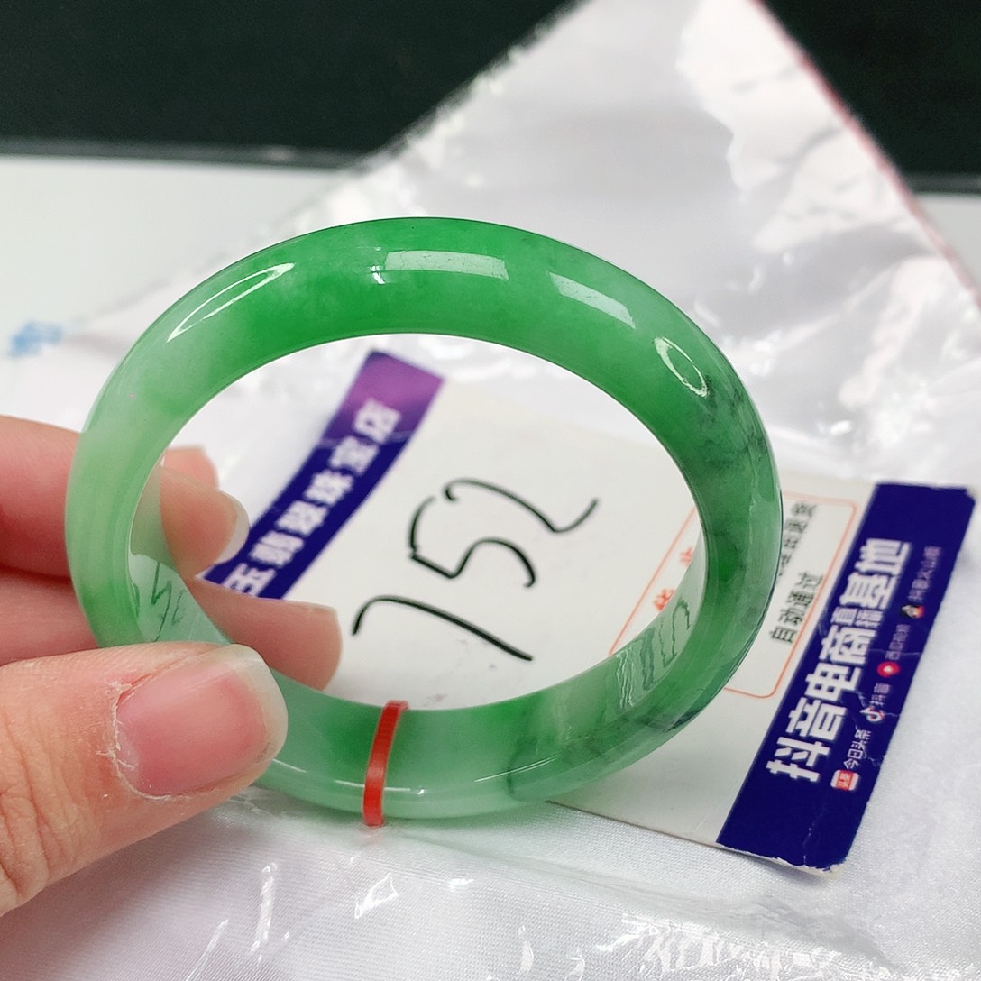 翡翠手镯（贵妃镯）未镶嵌翡翠