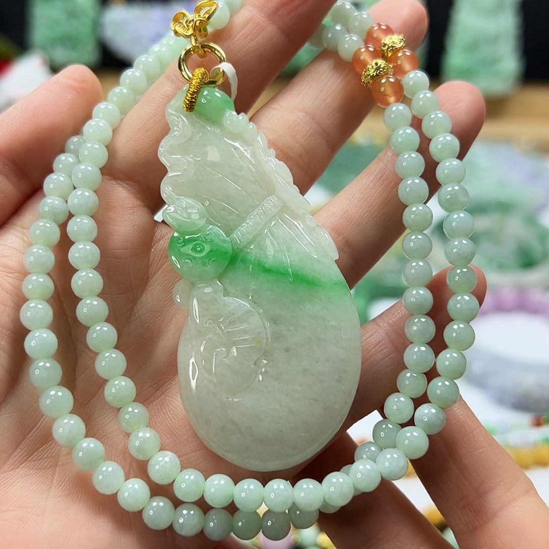 翡翠未镶嵌颈饰吊坠