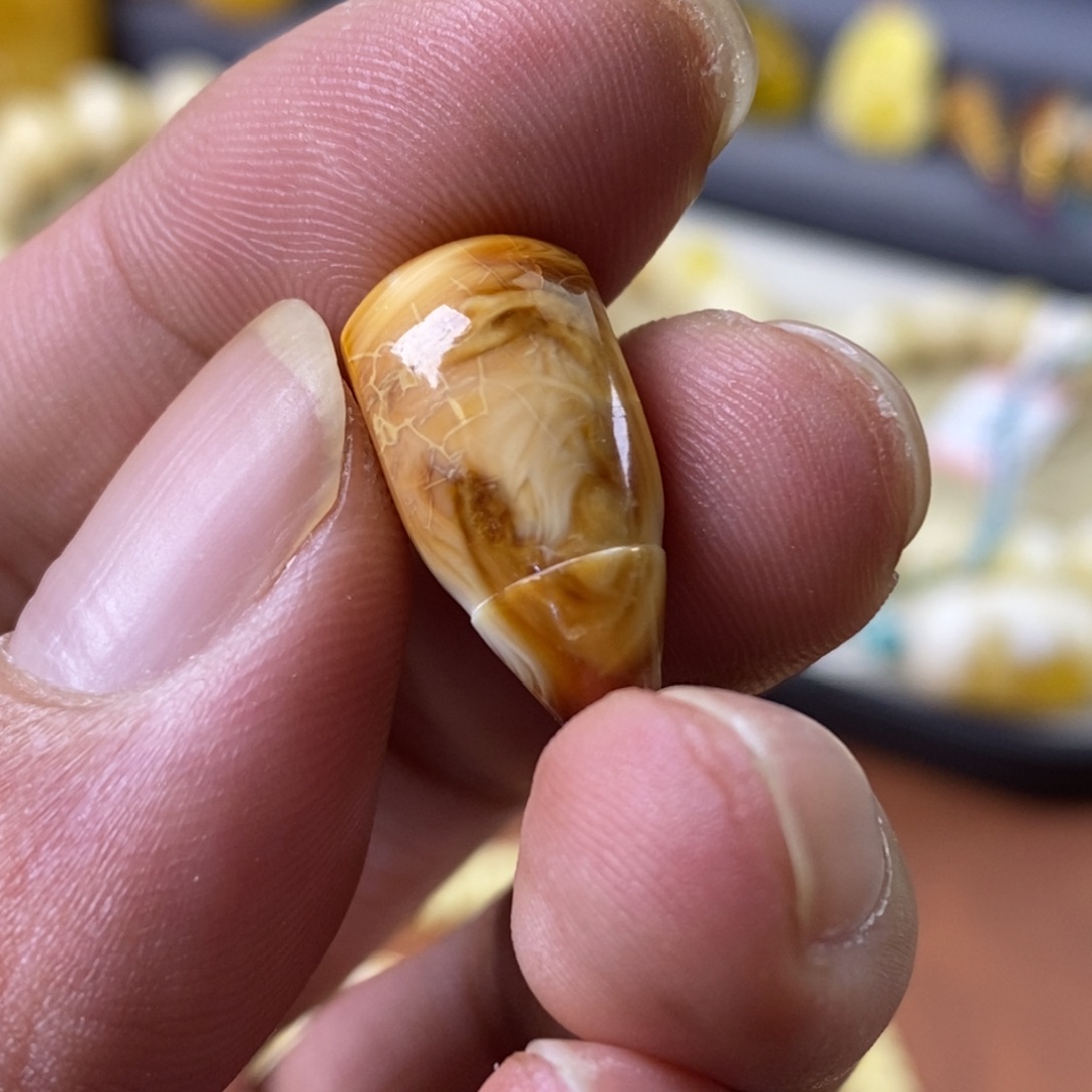 琥珀未镶嵌裸石10.3×9.8沁色瓷白原矿蜜蜡假一赔三