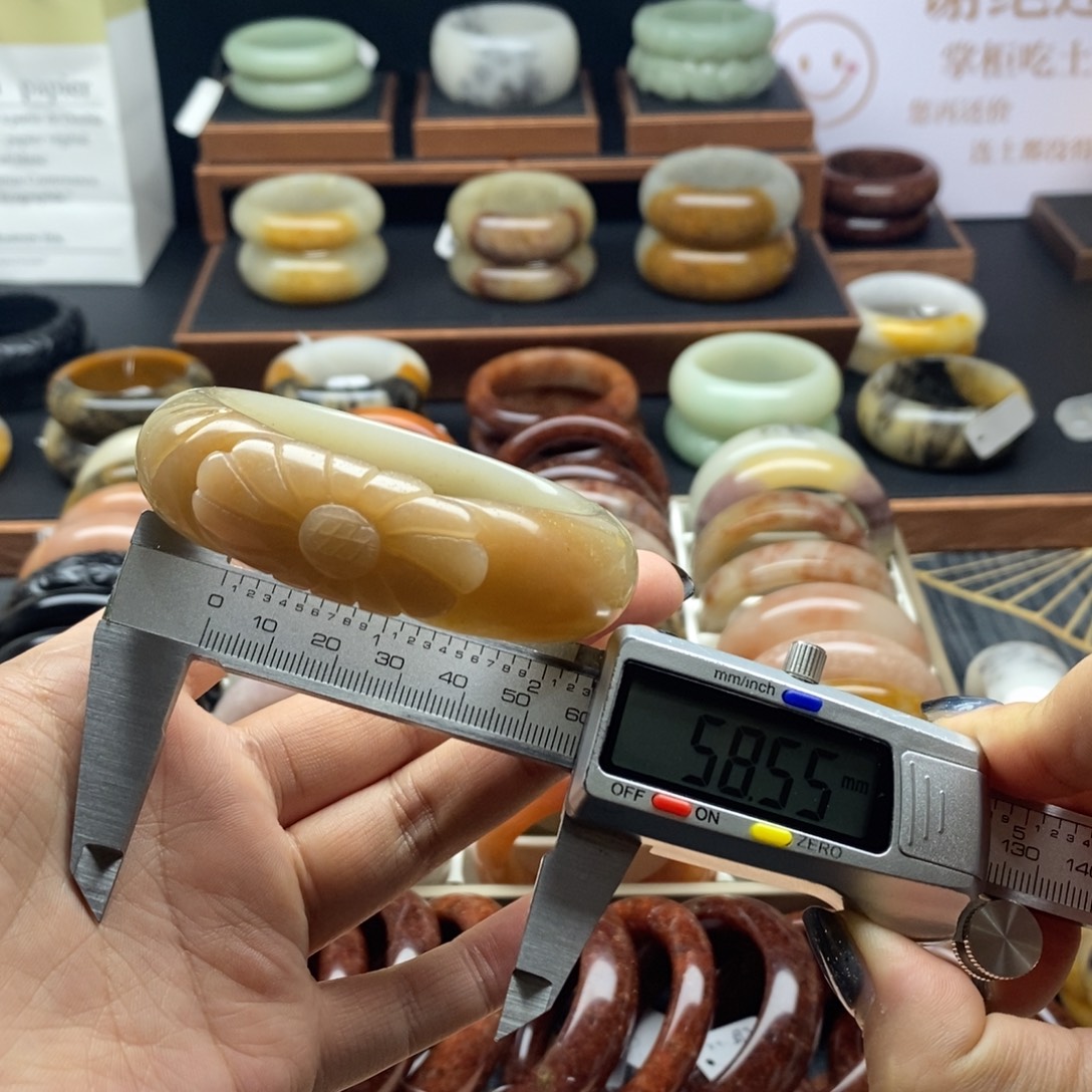 石英质玉未镶嵌手镯