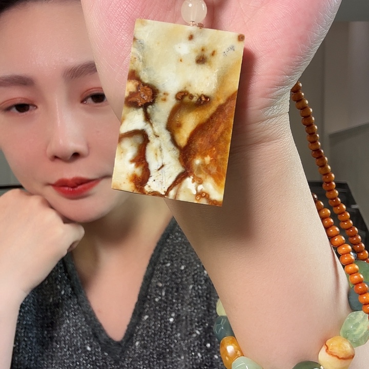 M****蛇纹石玉未镶嵌颈饰