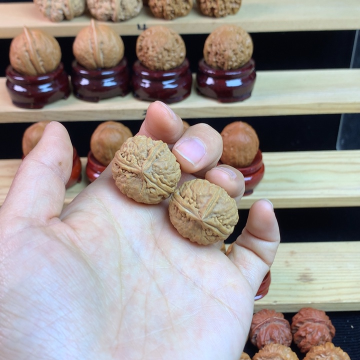 吊坠文玩核桃三棱