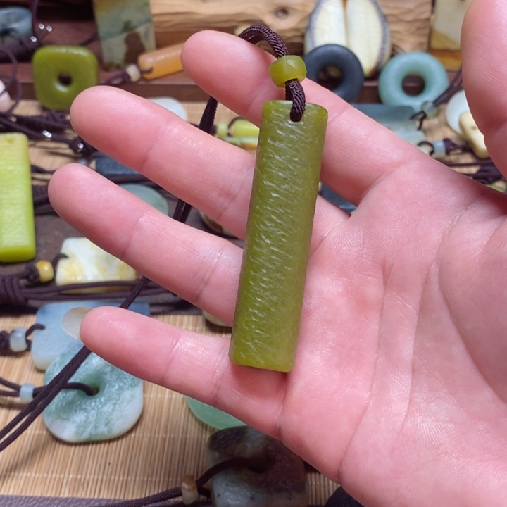 蛇纹石玉挂件未镶嵌鱼**儿