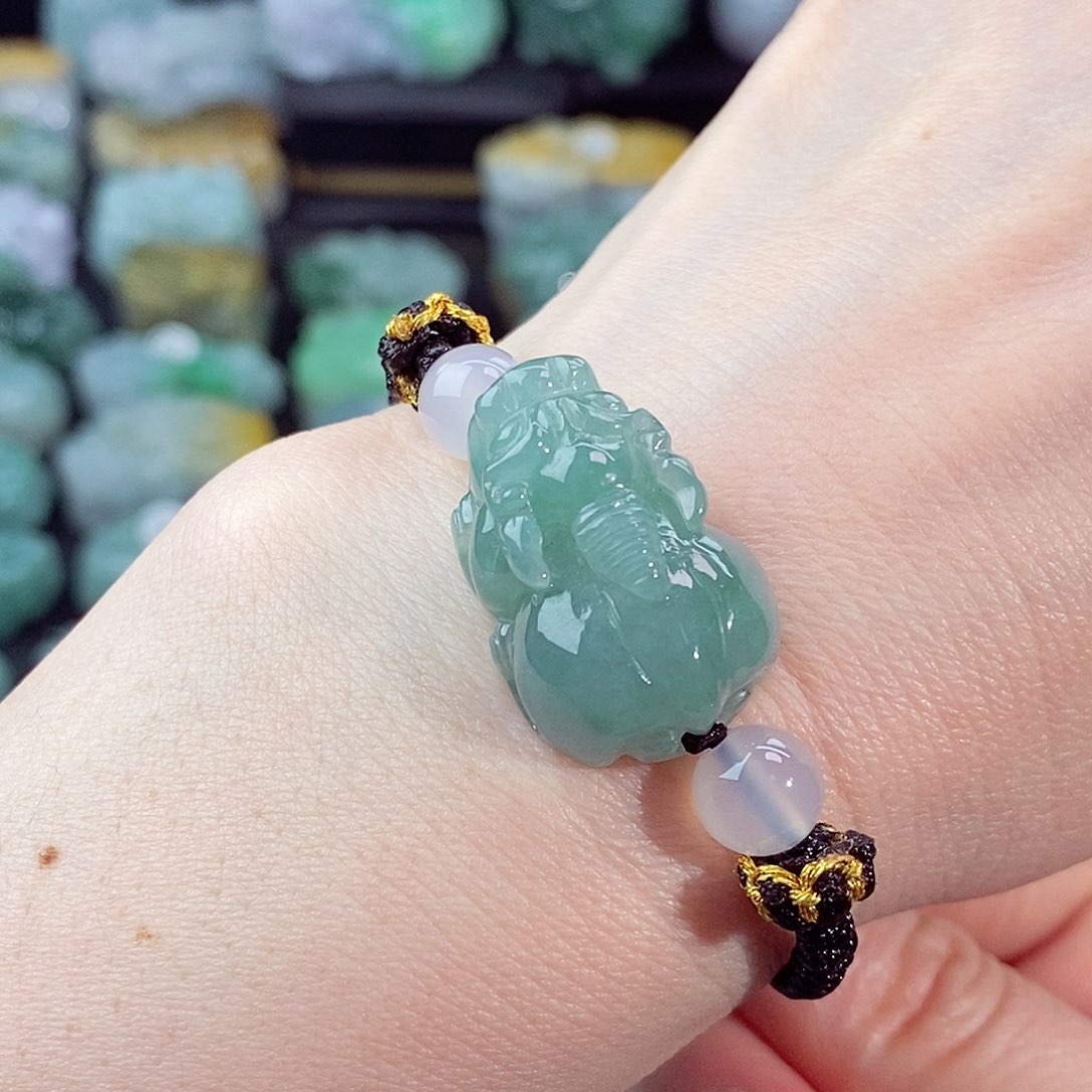 颈饰未镶嵌翡翠天然