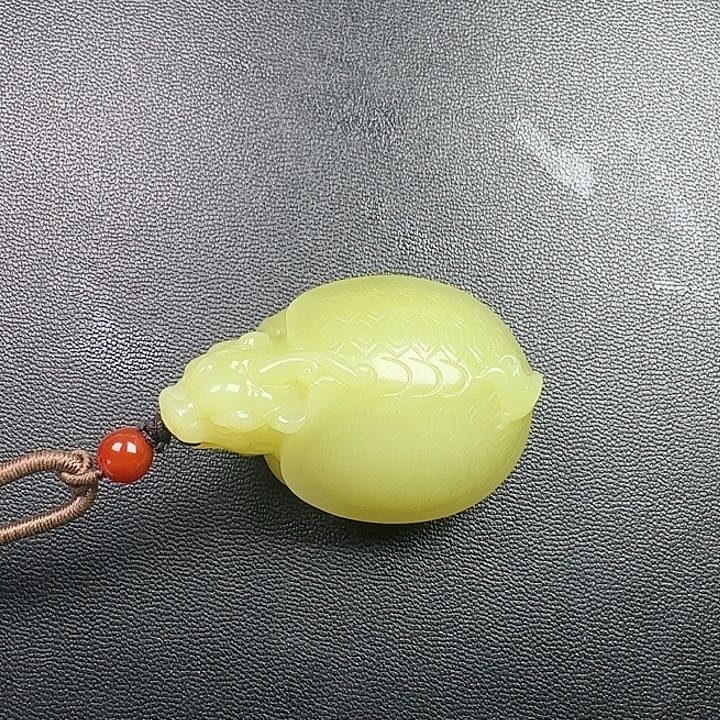 舍***得和田玉未镶嵌挂件