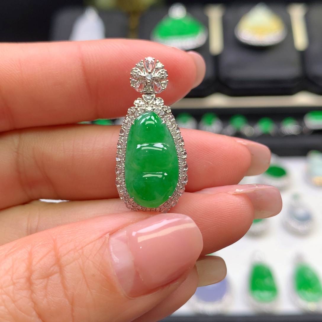 翡翠吊坠(不含链)18K金镶嵌