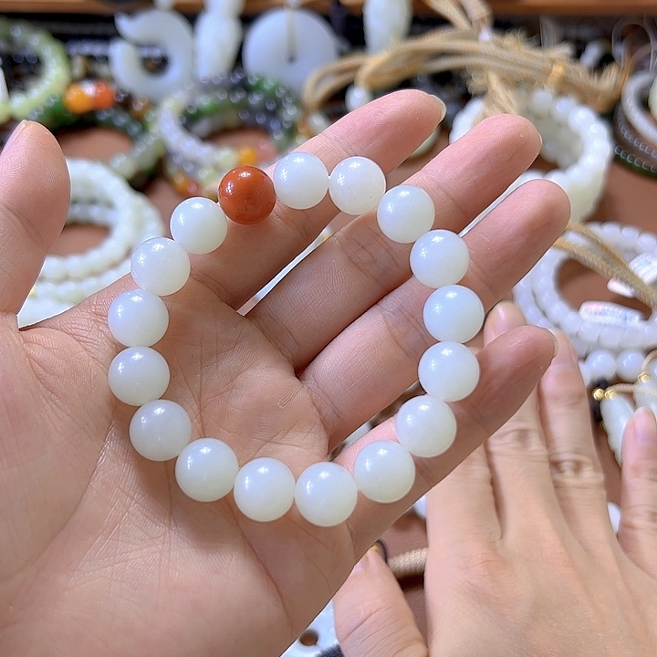 状***狼和田玉未镶嵌手串