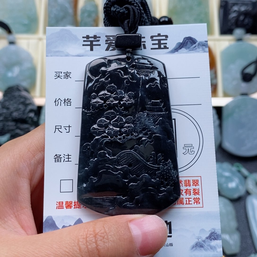 翡翠颈饰未镶嵌乌鸡山水