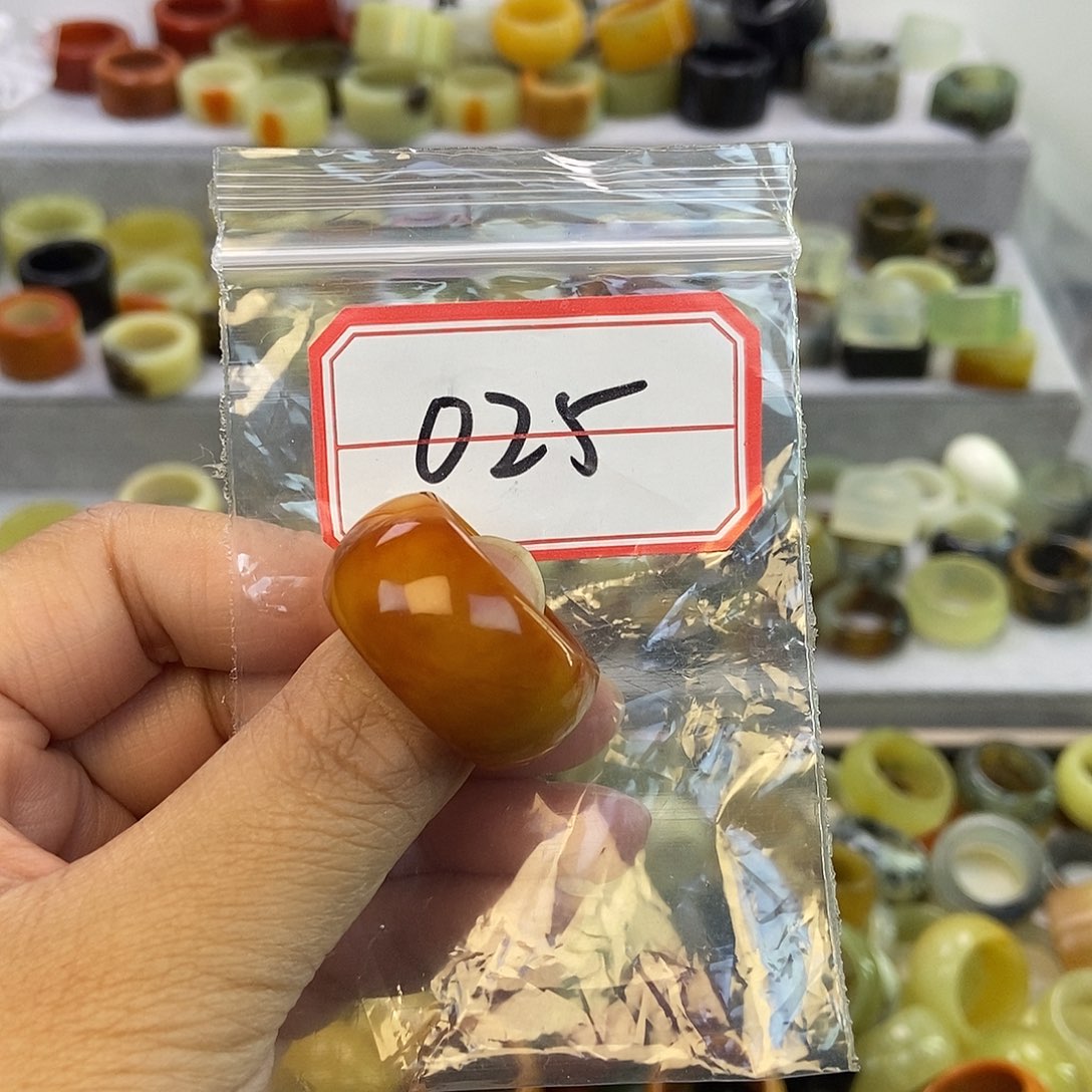 硬***蟹蛇纹石玉未镶嵌手镯