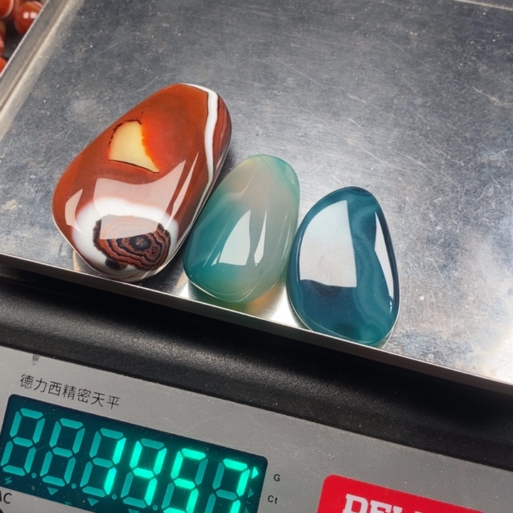 双***。玛瑙/玉髓未镶嵌颈饰