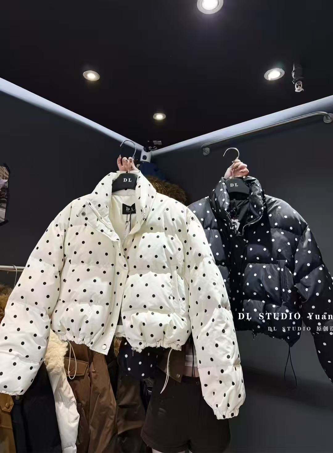 【万喜】韩版印花波点羽绒服女白鸭绒保暖面包服9683