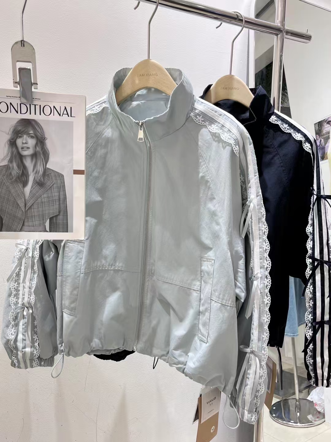 9913韩系设计感蕾丝蝴蝶结印花冲锋衣女春季新款运动风短外套