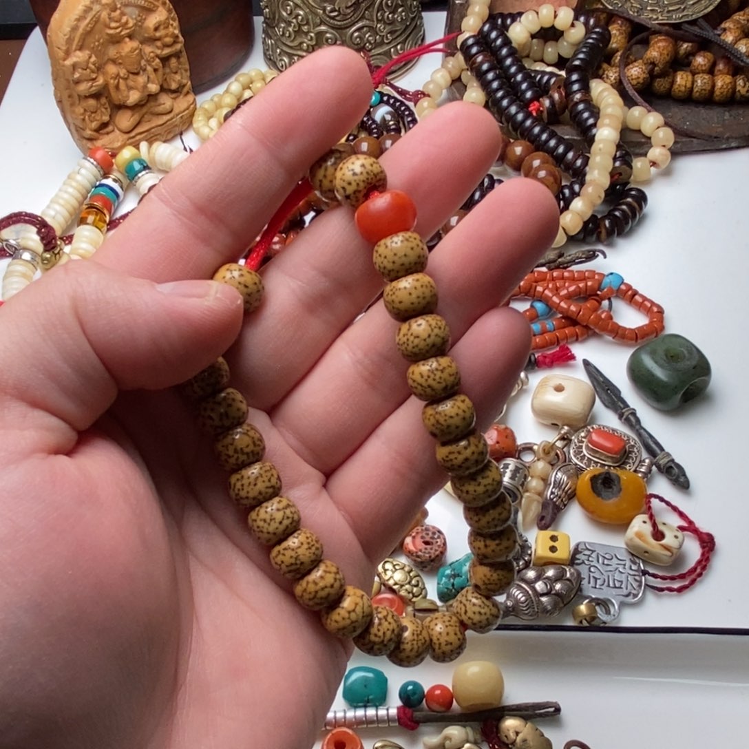 冯***玻璃颈饰藏传精品小元素的话说