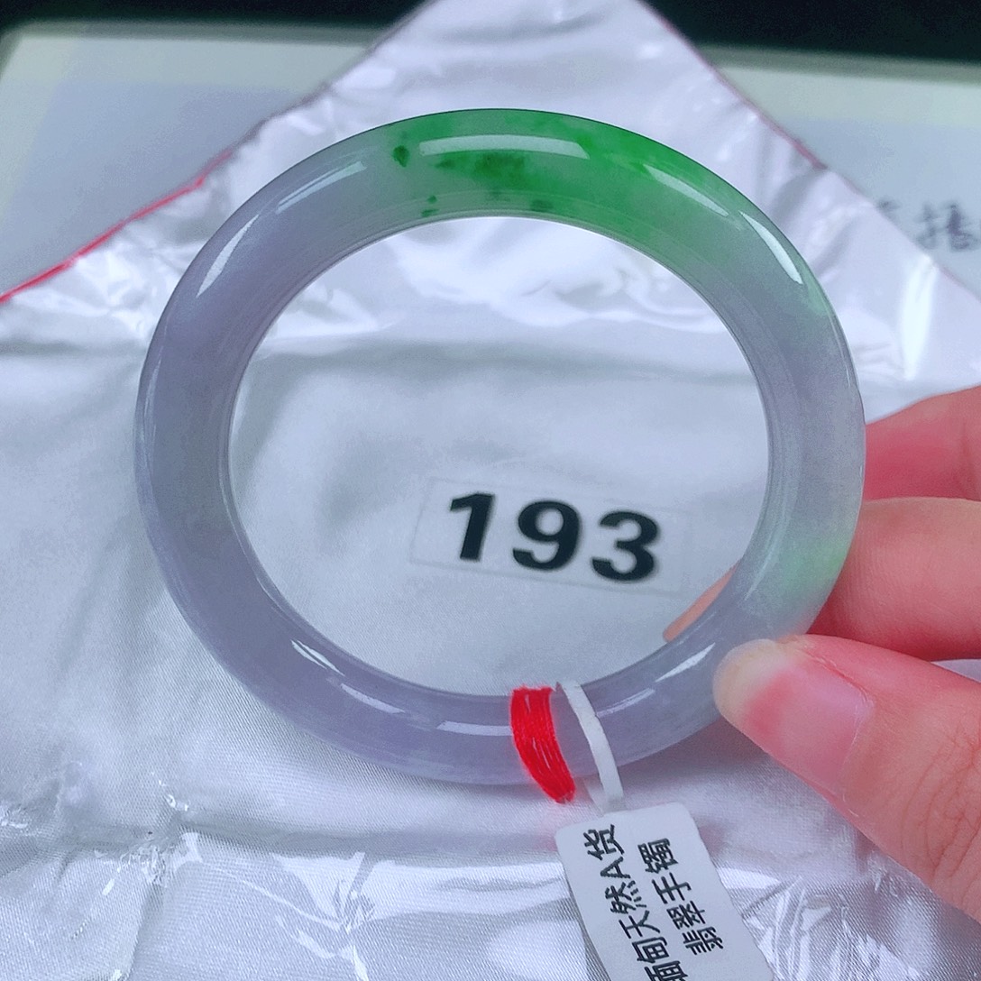 翡翠手镯未镶嵌翡翠手镯