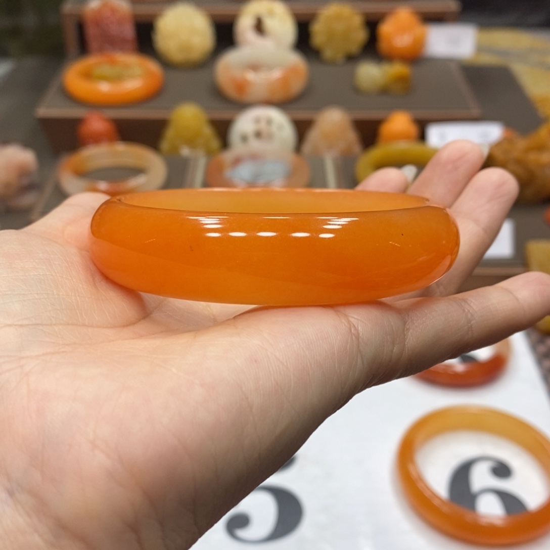 霜***月石英质玉（黄龙玉）未镶嵌手镯