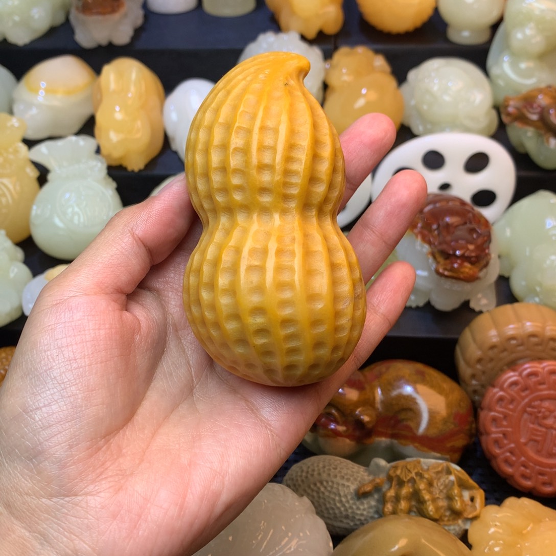 美***活五彩石手把件大花生