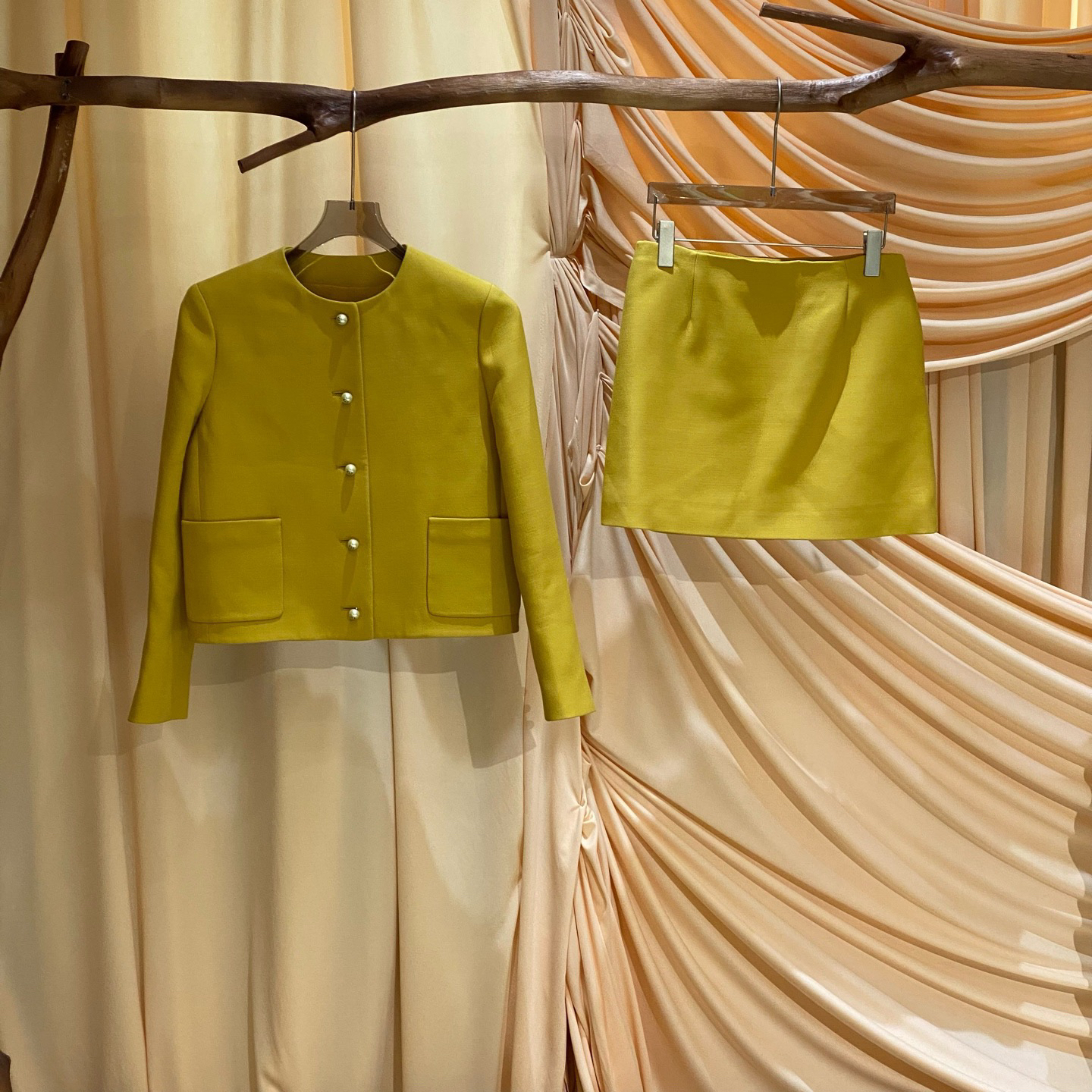 未使用 DIOR/迪奥 Dior24ss新款姜黄色珍珠扣套装/36码/39498