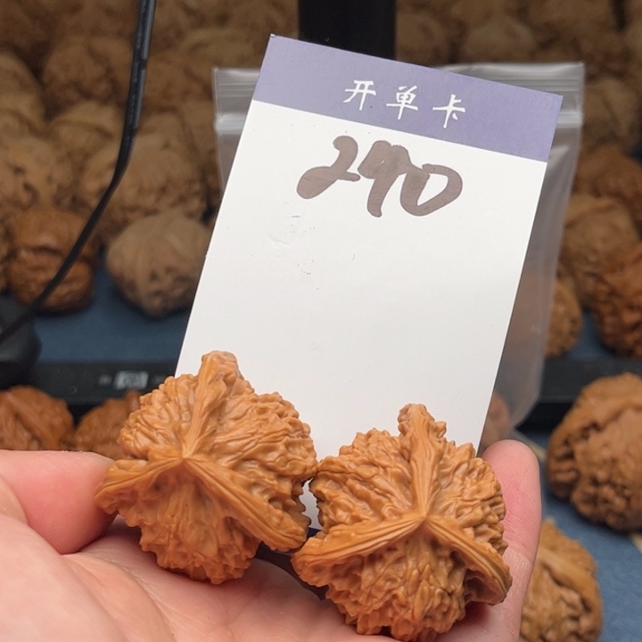 文玩核桃吊坠三棱 37精修 240