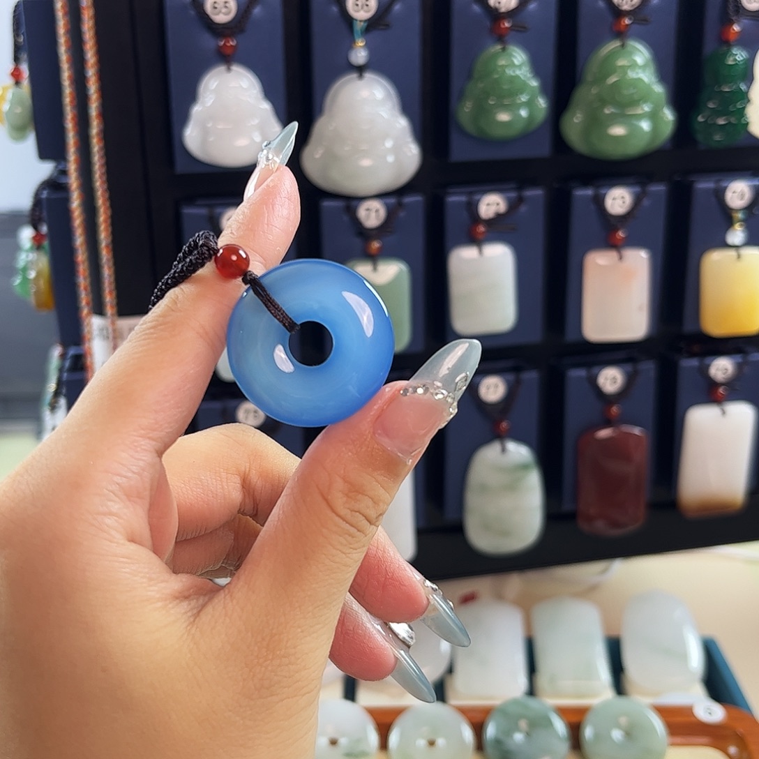 小***朵颈饰未镶嵌石英质玉