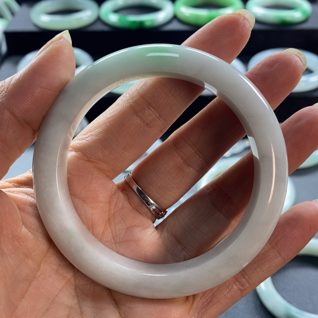 小***爱翡翠未镶嵌手镯天然翡翠