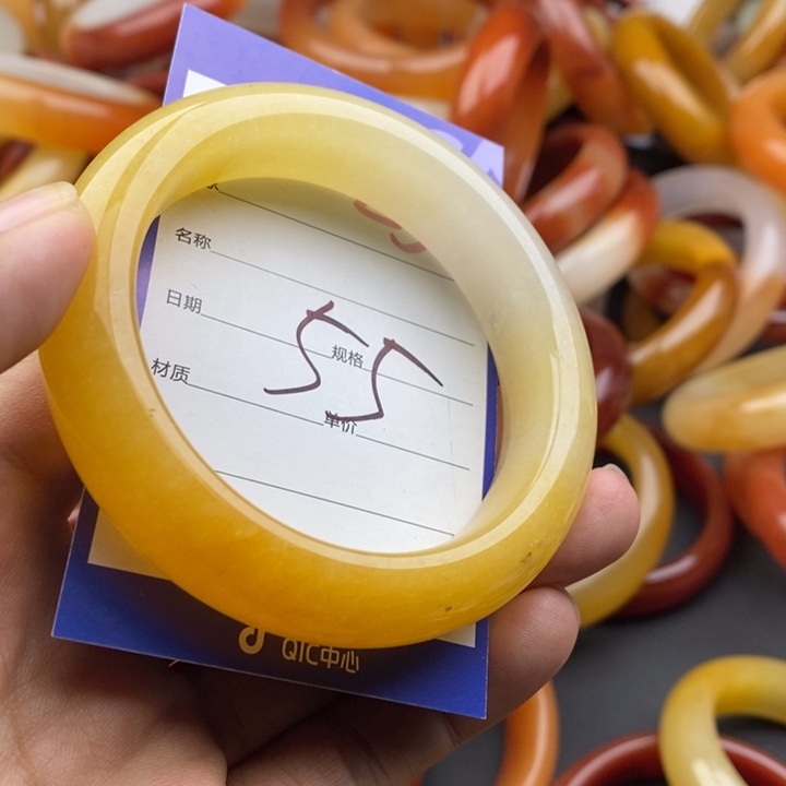 未镶嵌手镯石英质玉