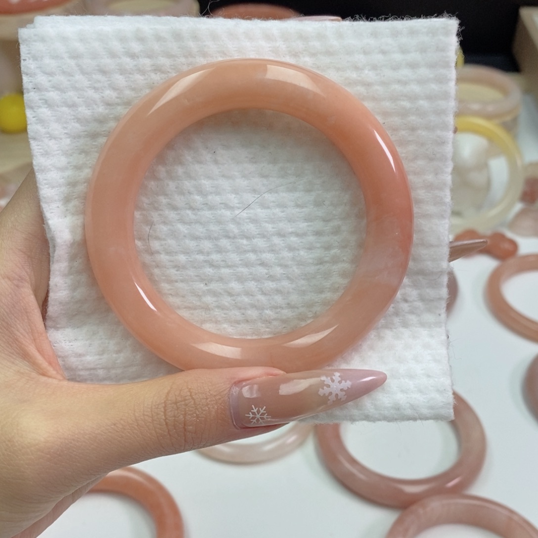 遇****石英质玉未镶嵌手镯