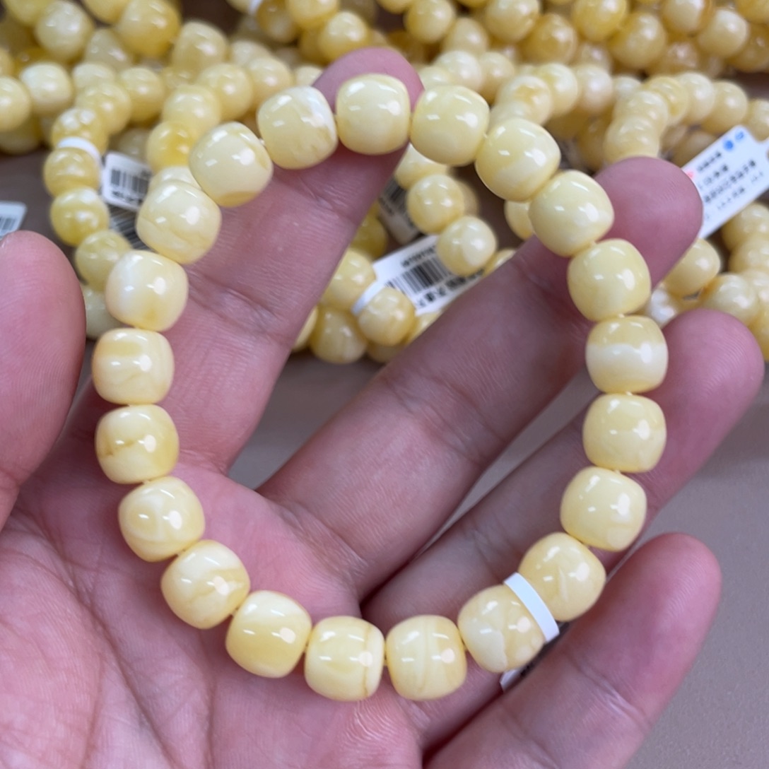 琥珀裸石未镶嵌1360000000。