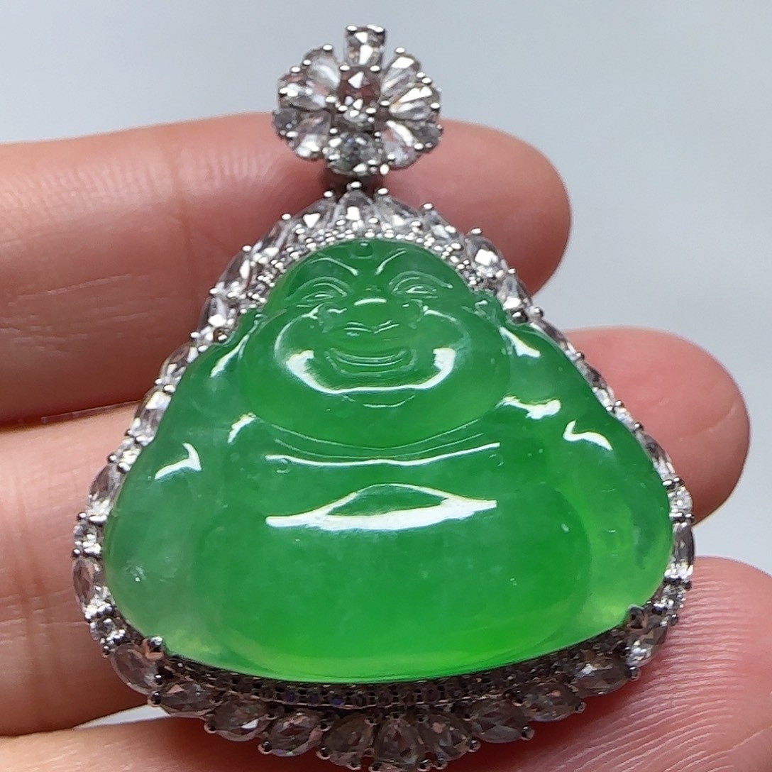 翡翠18K金镶嵌颈饰佛