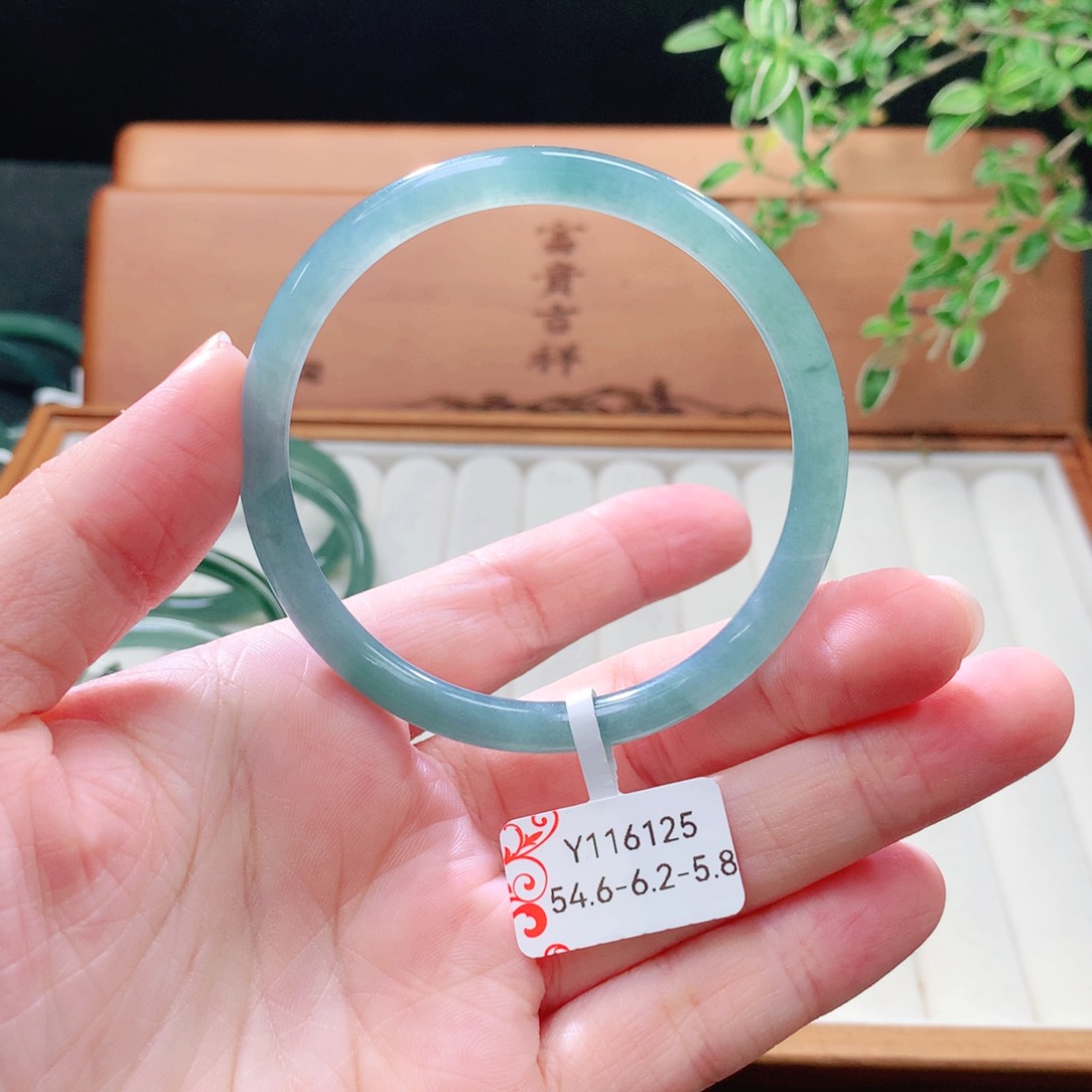 未镶嵌手镯（圆镯）翡翠