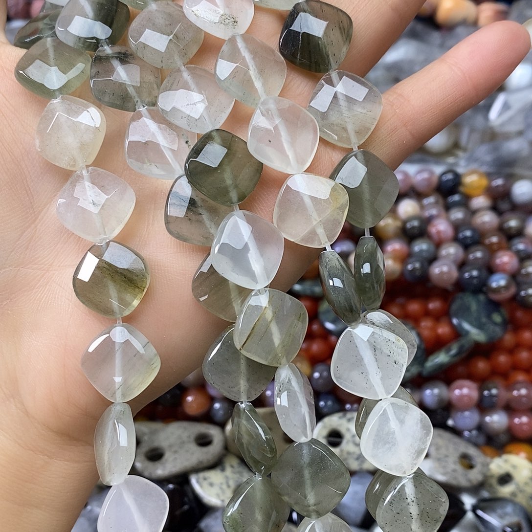 玛瑙/玉髓未镶嵌珠宝半成品绿水晶一条