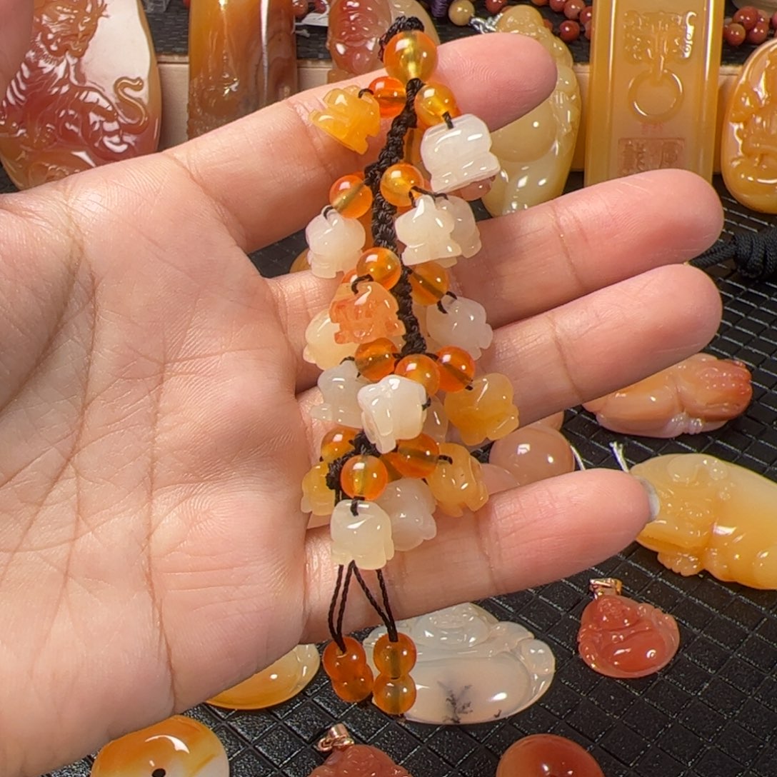 石英质玉（黄龙玉）颈饰未镶嵌