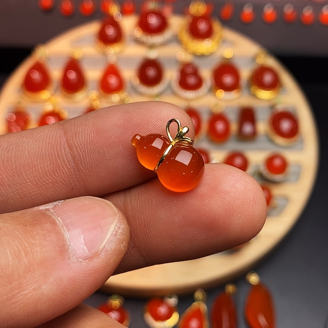 南红玛瑙颈饰18K金镶嵌